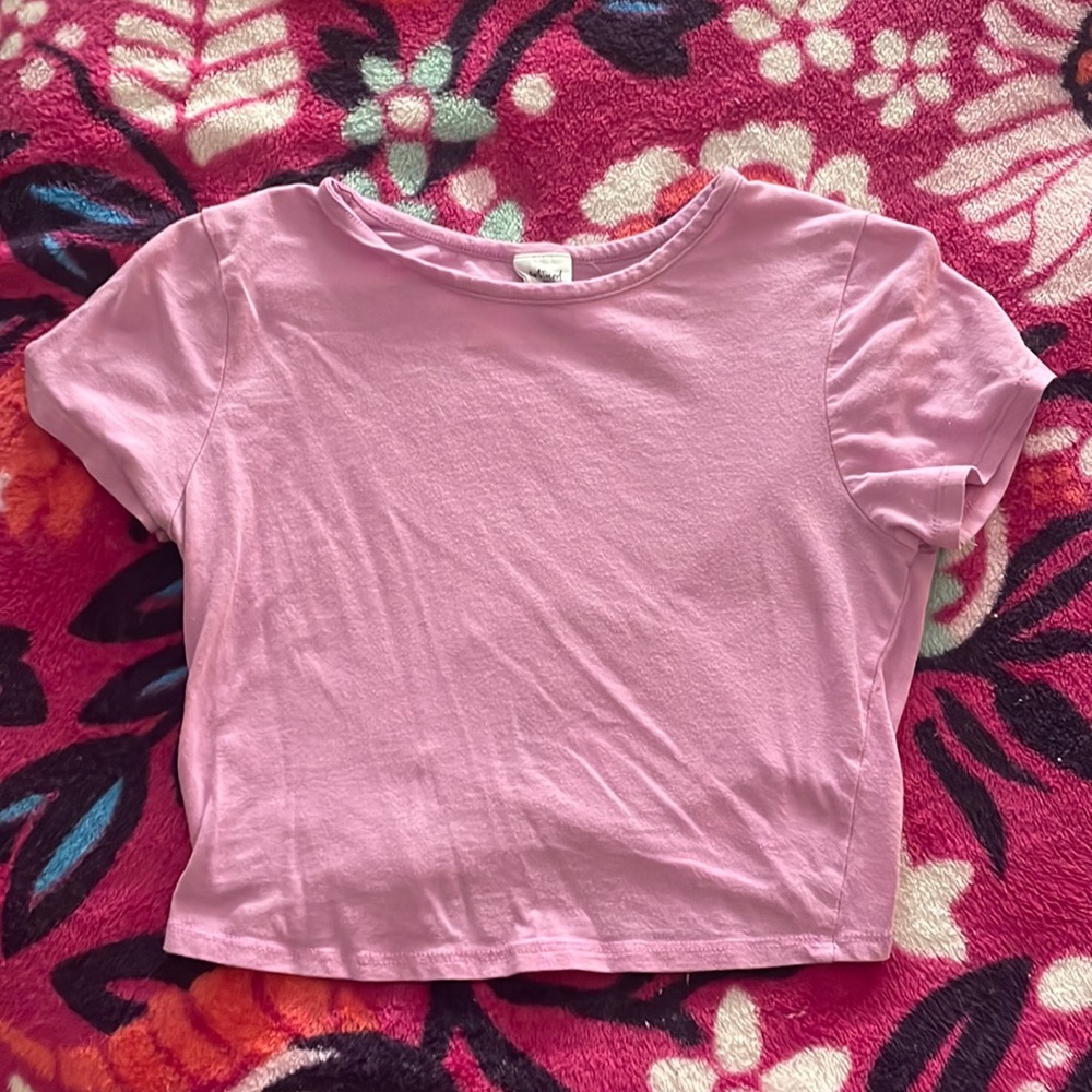 cute open back top! hot pink and super comfortable!🩷 message w any questions :)